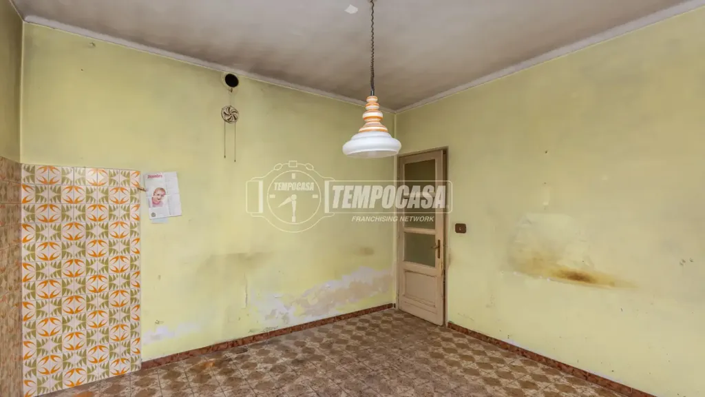 Toad - Semi-Independent House with Courtyards in Santena