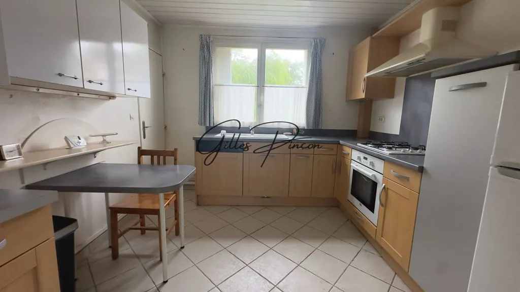 Köök - 3-Bedroom Apartment with Balcony in Limay