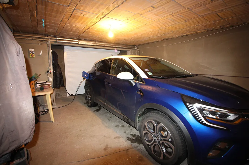 Garage - Maison Familiale avec Terrasse à Antony