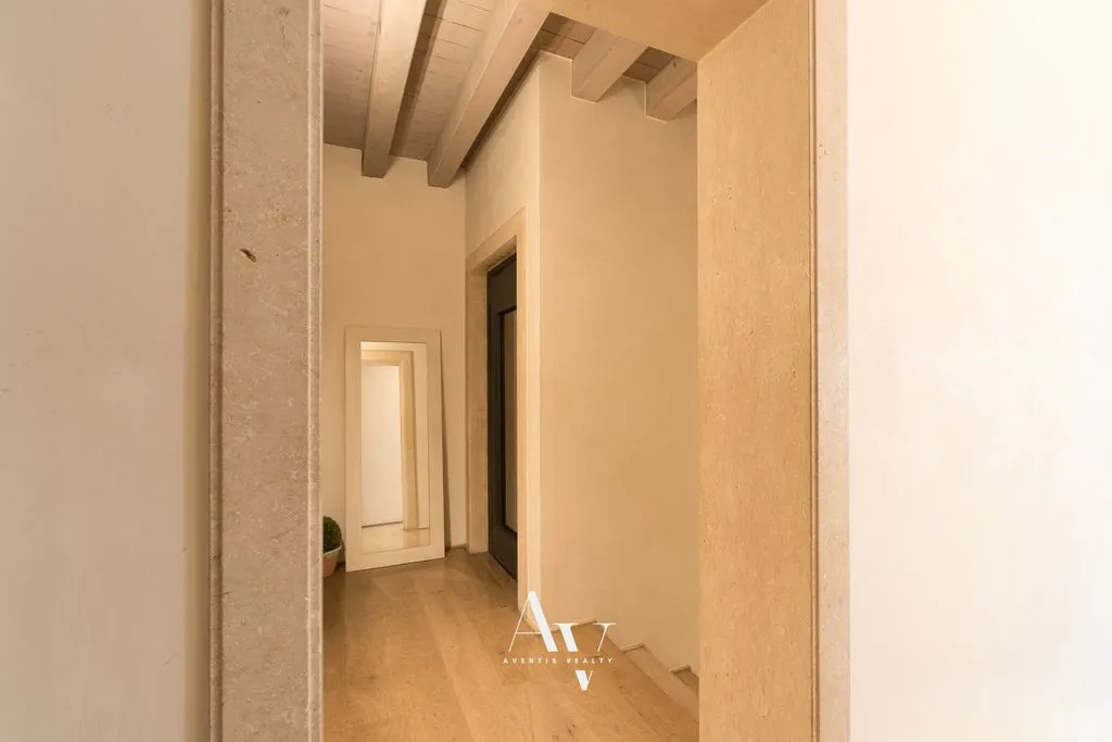 Entrée - Luxury Design Apartment in Padua's Historic Centre