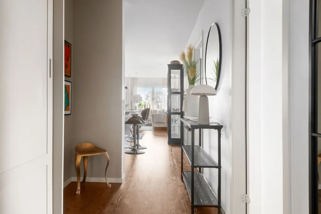 Hallway - Bostadsrätt with South-West Balcony in Teg