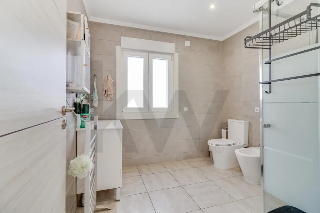 Bathrooms - Central Benfica House with Pool