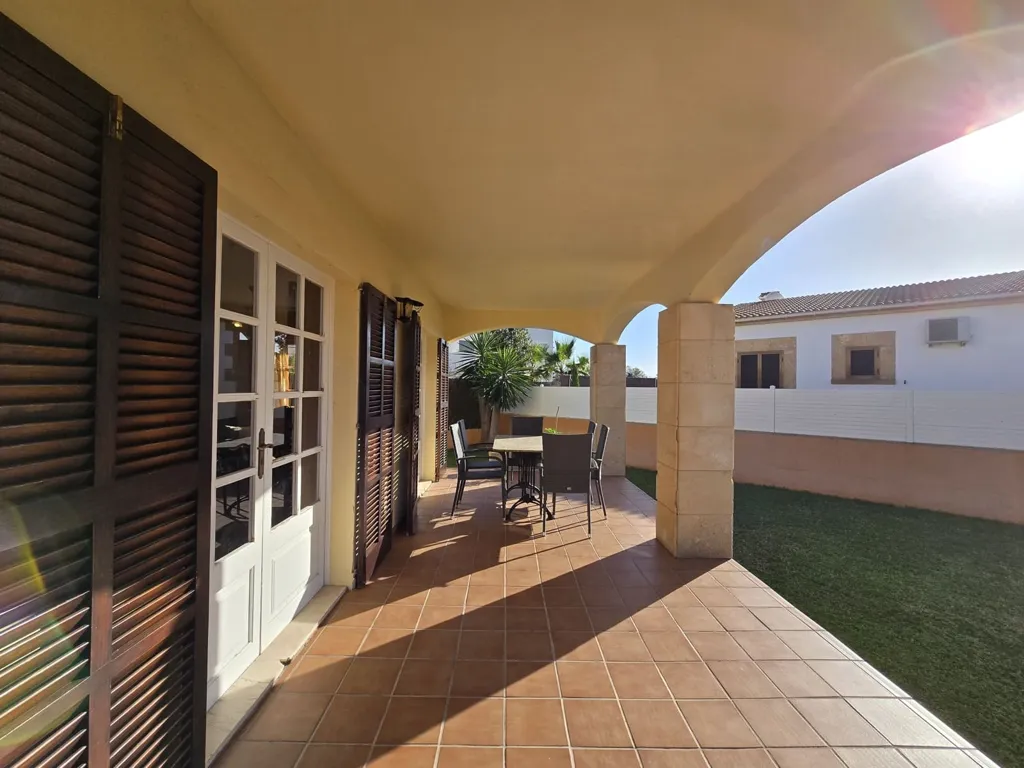 Terrasse - Town Villa with Pool in Sa Coma, Mallorca