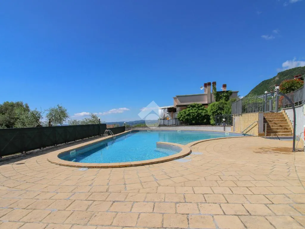 Piscine - Twin-Storey Apartment with Lake View in Vigole