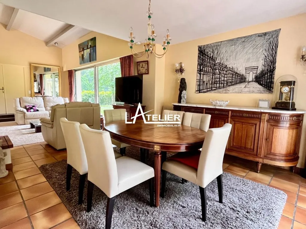 Söögituba - Spacious Property with Pool in Sautron