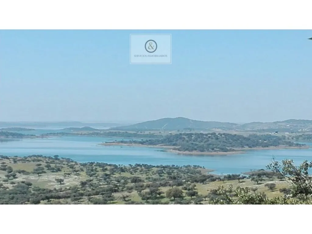 Villa with Coastal Access in Cheles, Extremadura