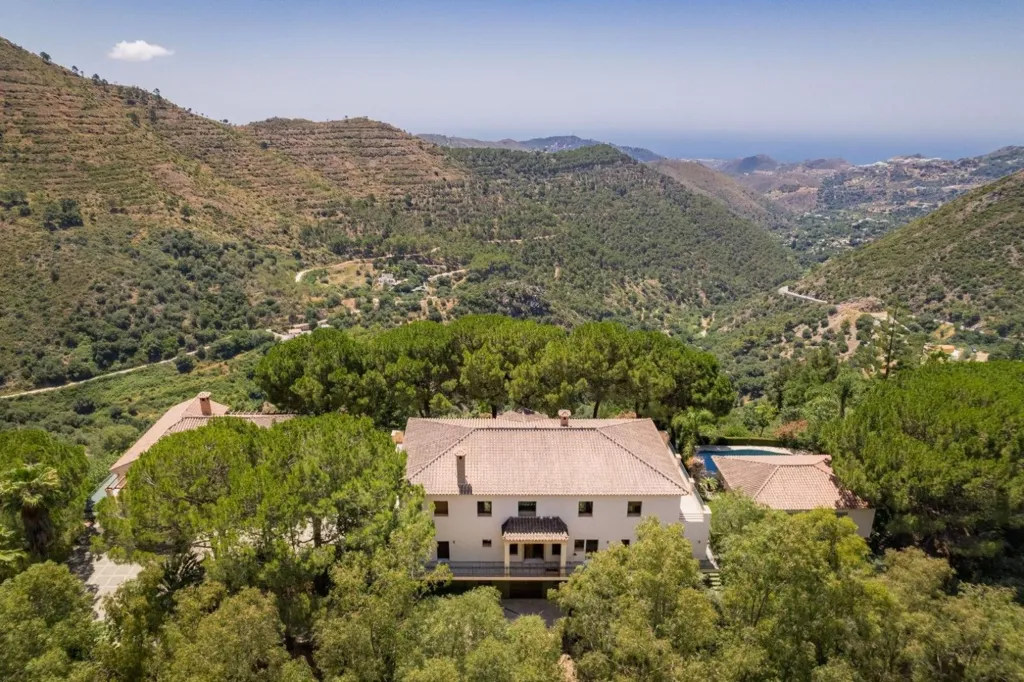 Õhuvaade - Mediterranean Villa with Private Helipad in Ojén