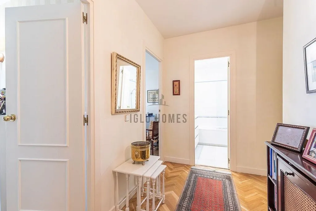 Esik - Apartment with Terrace in Ríos Rosas, Madrid