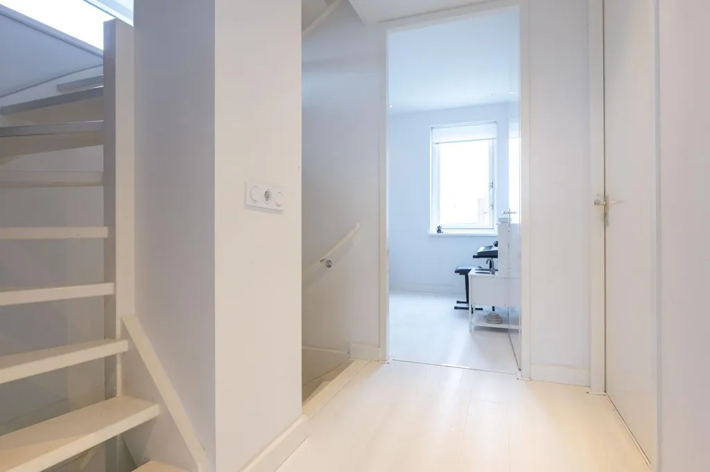 6-room house in Zwaag