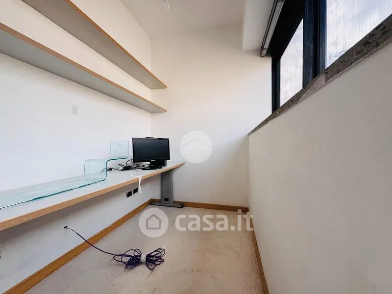 Bureau - Functional Office Space with Lift in L'Aquila