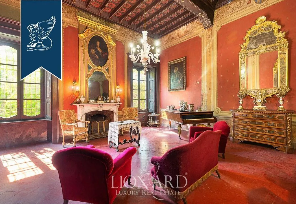 Soggiorno - 15th-Century Palace with Tower in Lombardy