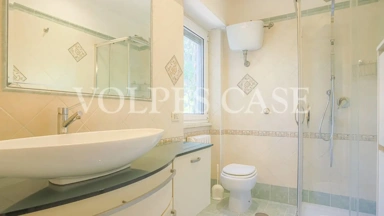 Salles de bain - Partially Furnished Flat with Balcony in Rome