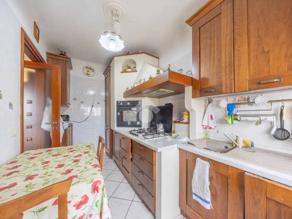 Köök - 3-Bedroom Apartment with Balcony in Settecamini