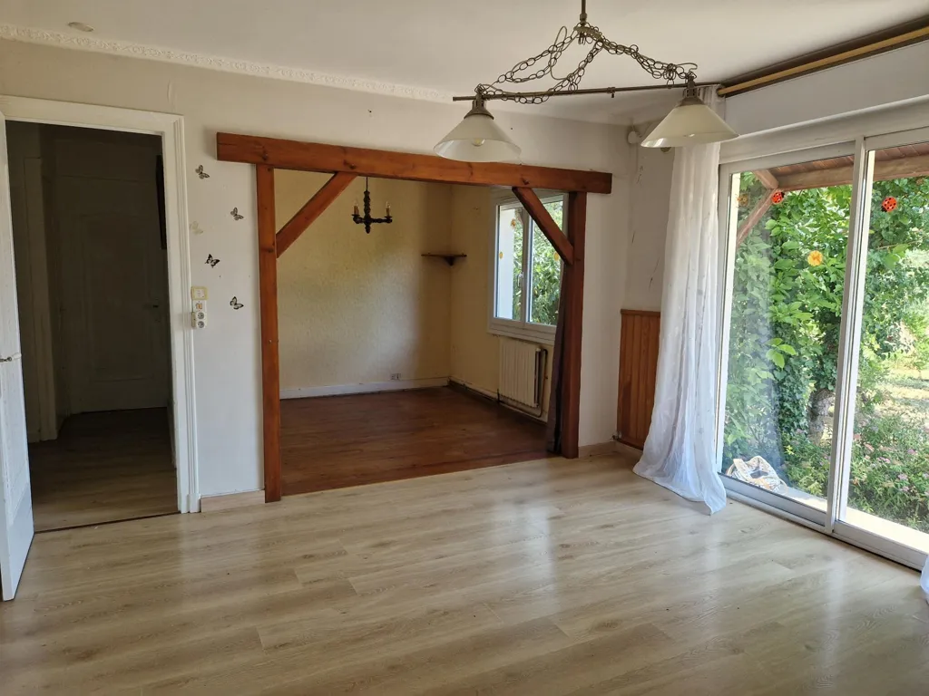 Séjour - Maison de Plain-Pied avec Jardin à Saint-Simon-de-Bordes