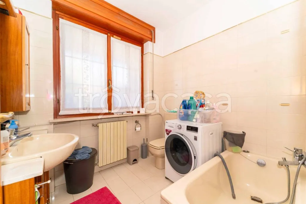 Bathrooms - Elegant Villa with Private Garden in Chieri