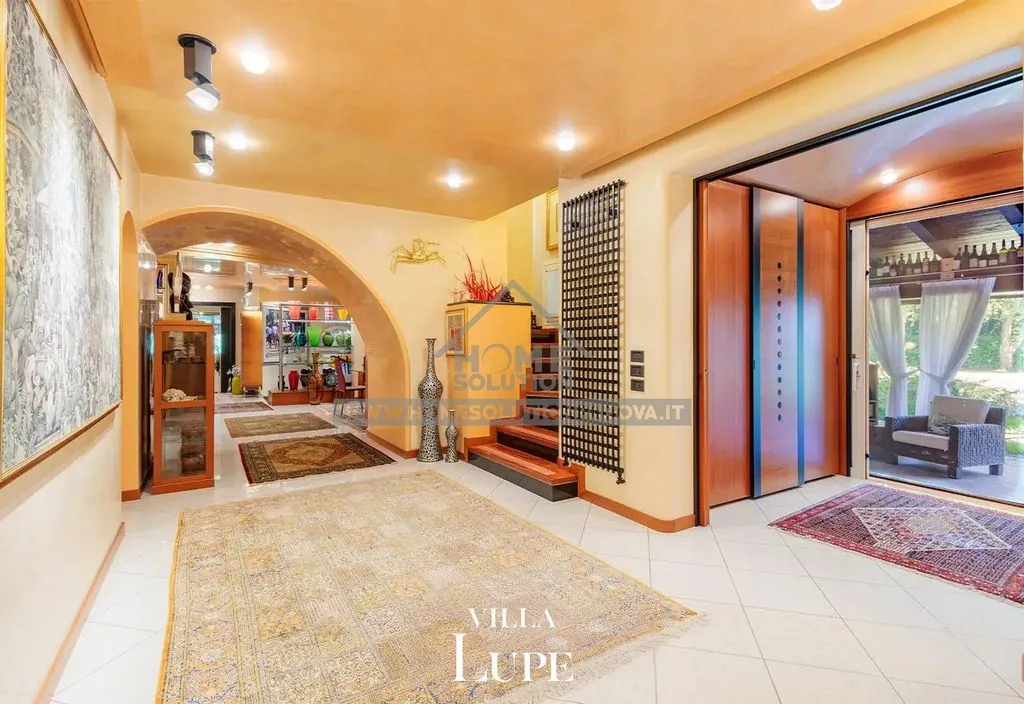 Esik - Luxury Villa with Private Garden in Latium