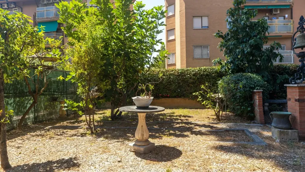 Aed - Three-Bedroom Apartment with Garden in Garbatella, Rome