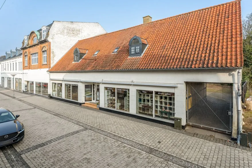 Extérieur - Historic Townhouse with Shop in City Centre