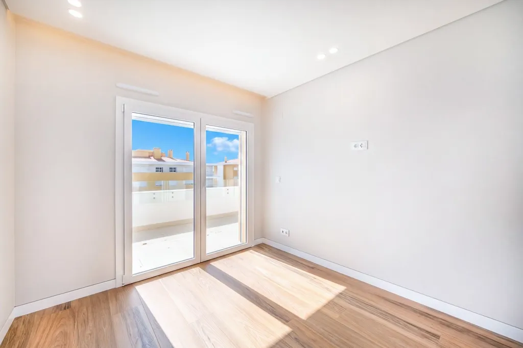 Pièces - Luxury Apartment with Balconies in Cascais