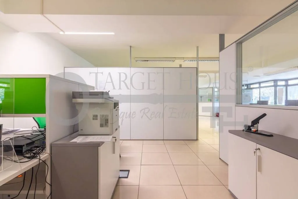 Kabinet - Office with Lake View in Como