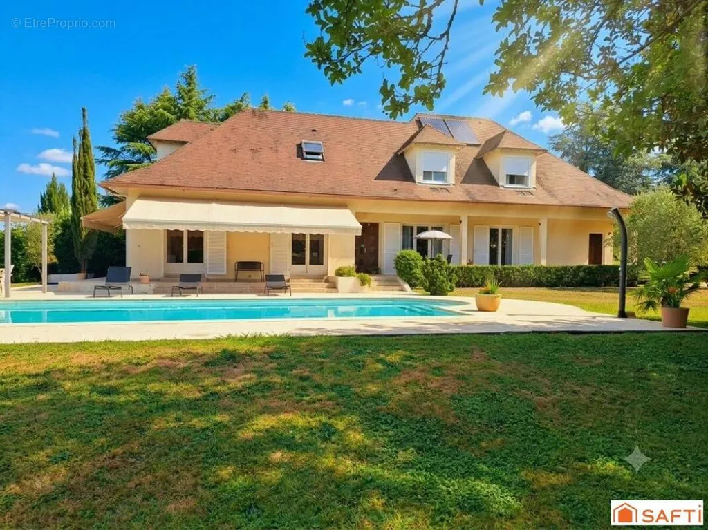 Piscine - Maison avec Vue Panoramique sur Navarrenx