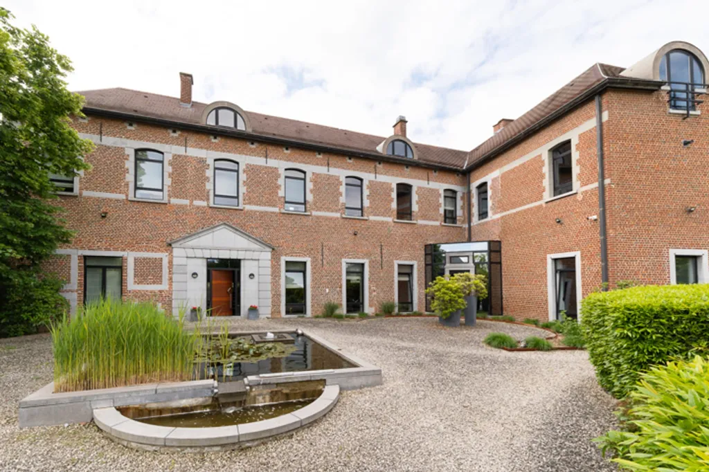 Välivaade - Elegant Villa with Pool in Nivelles