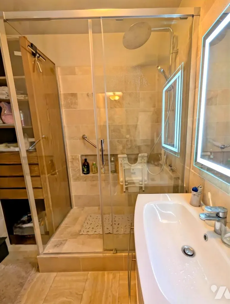 Bathrooms - T5 Apartment with Balcony in Tours