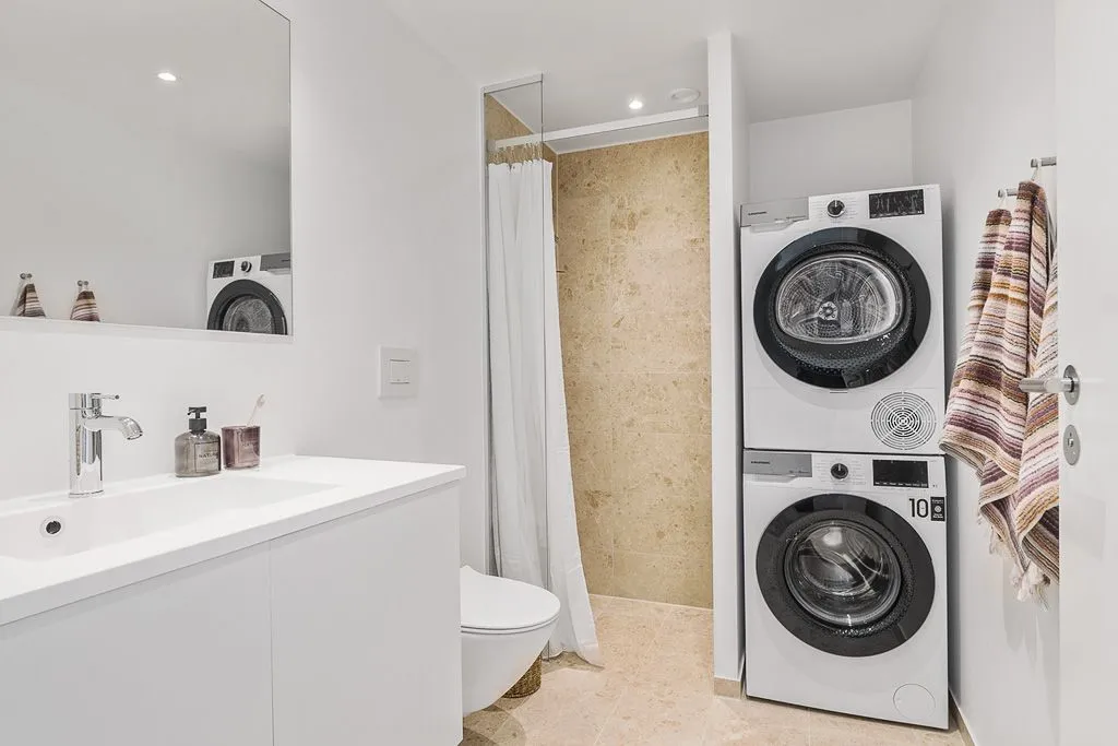 Salles de bain - Apartment with Balcony and EV Charging in Copenhagen