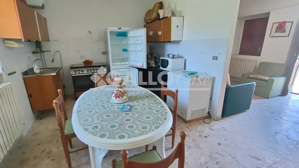 Köök - Rustic Property with Land in San Vincenzo La Costa
