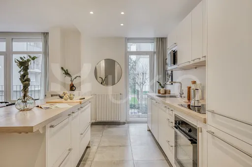 Cuisine - Appartement de Luxe Meublé avec Ascenseur à Paris 15e