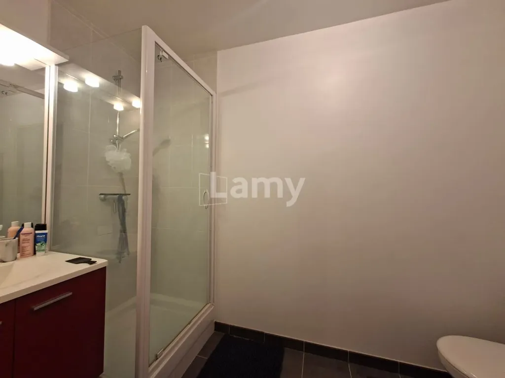Salles de bain - Studio en Résidence Sécurisée à Pommery