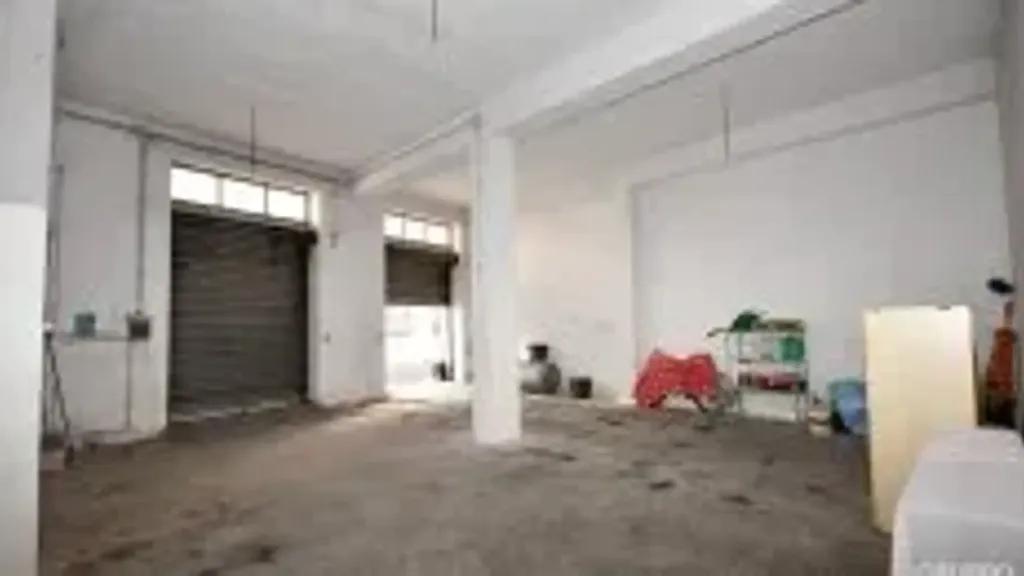 Garage - Ground Floor Apartment with Car Access in Locorotondo