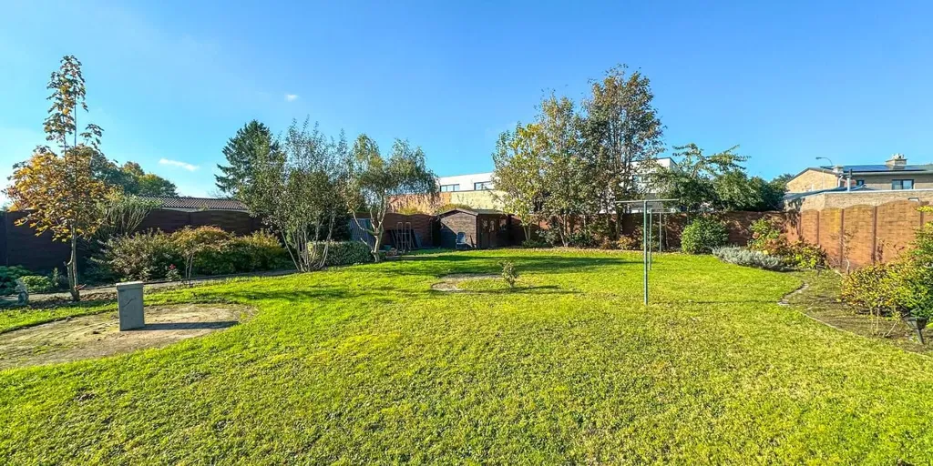 Jardin - Appartement Charmant avec Garage à Heusden
