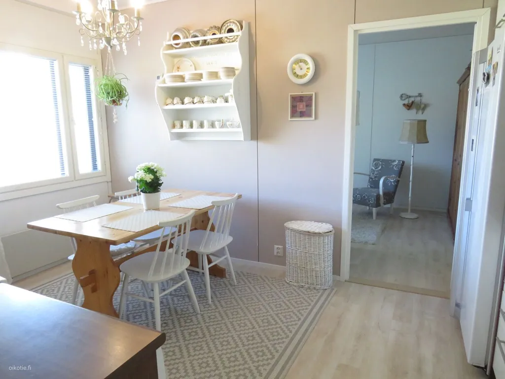 Söögituba - Well-Maintained Terraced House with Sauna in Helsinki