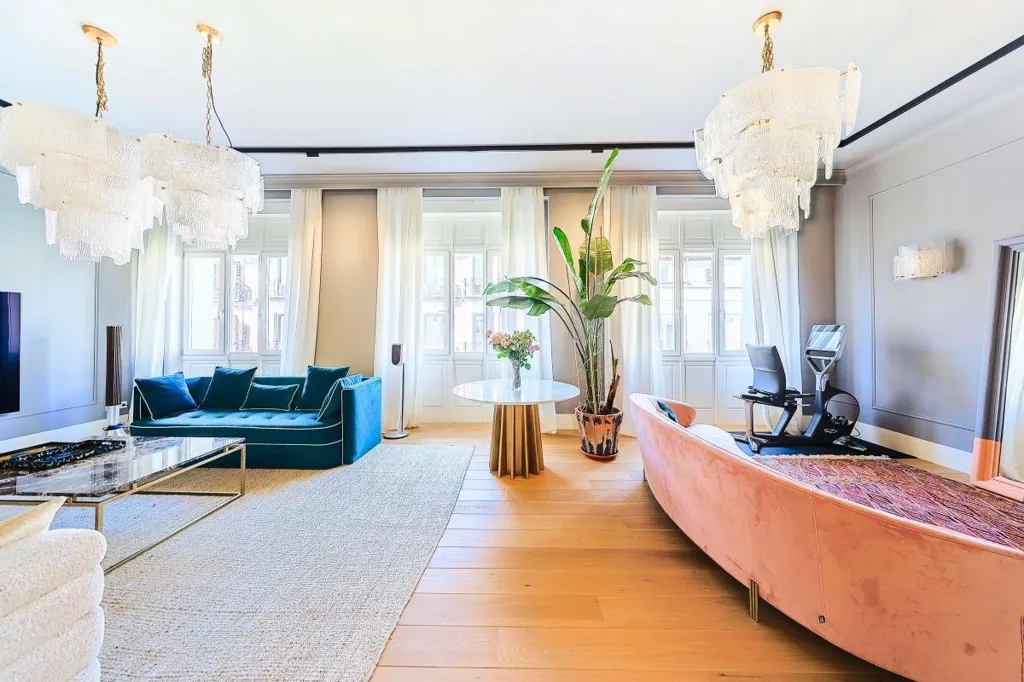 Elutuba - Luxury Apartment with Interior Garden in Madrid