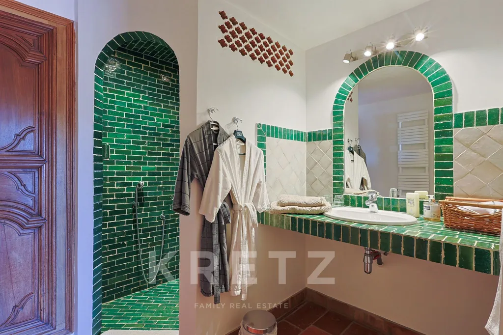 Salles de bain - Bastide Méditerranéenne avec Vue à 360° à La Cadière d'Azur