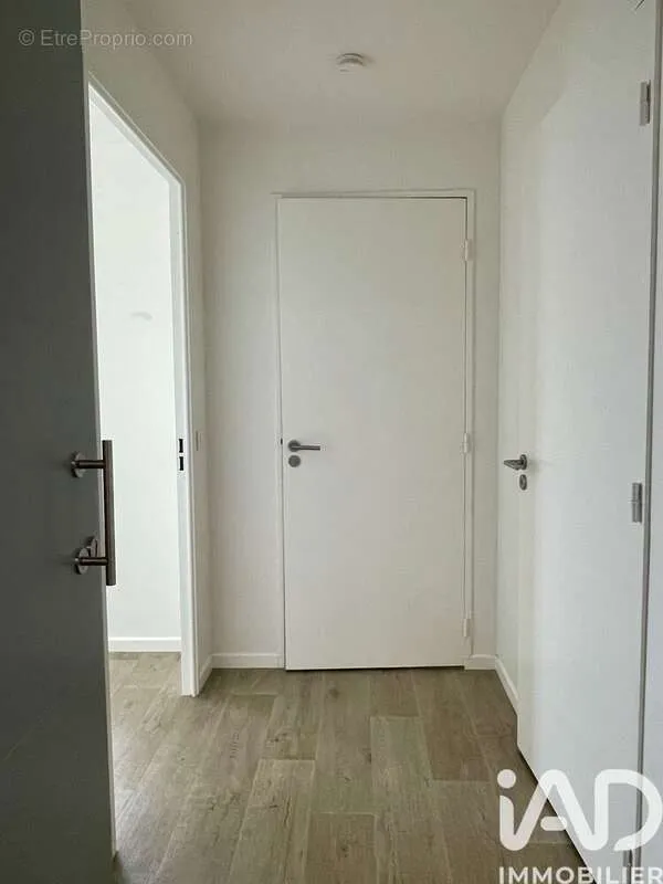 Modern Apartment with Balcony in Evry