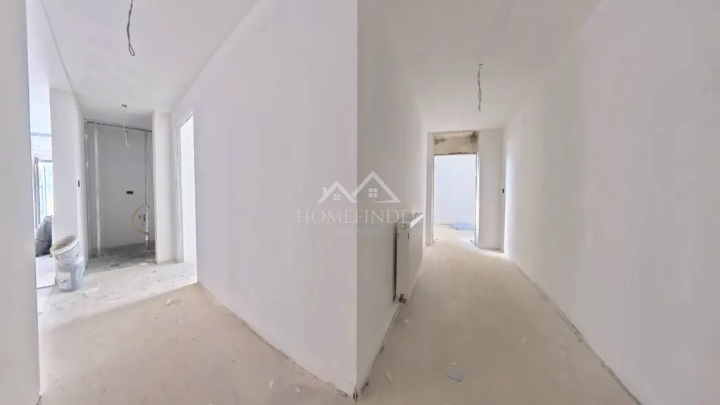 Esik - Spacious Apartment with Parking in Mala Erpenja