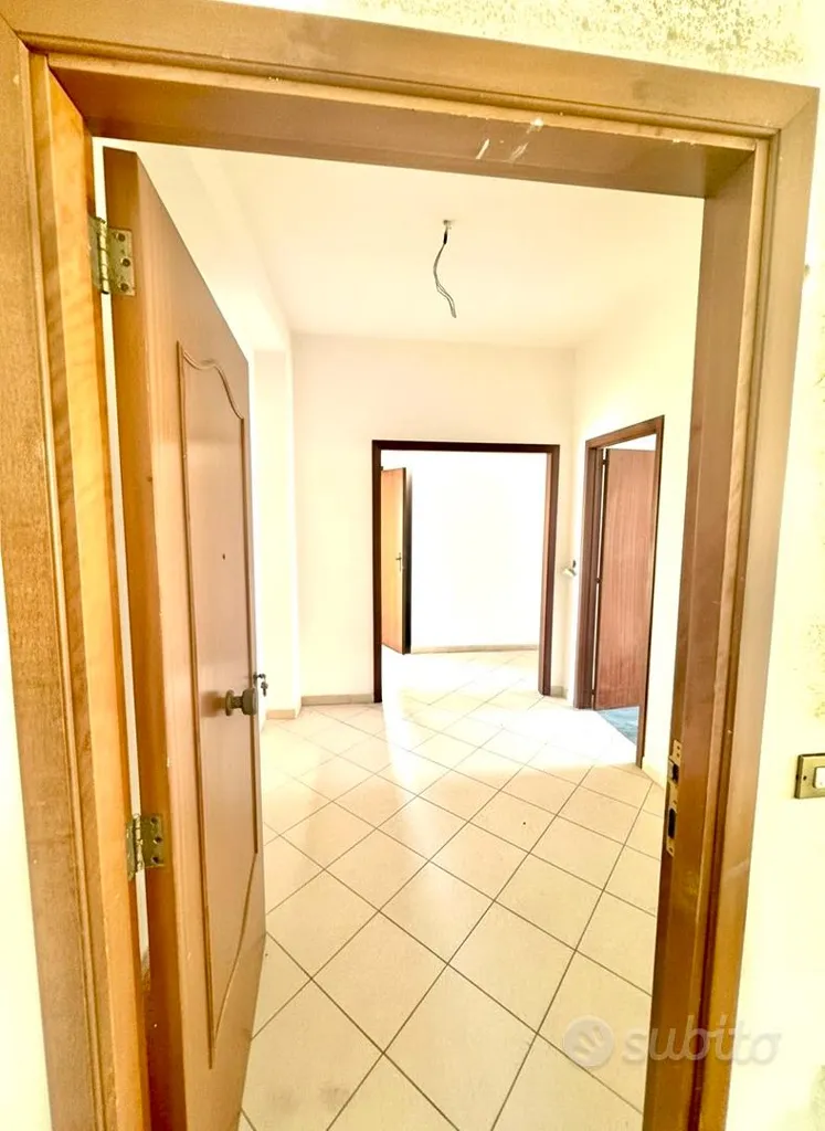 Esik - Bright Apartment with Garage in Giarre