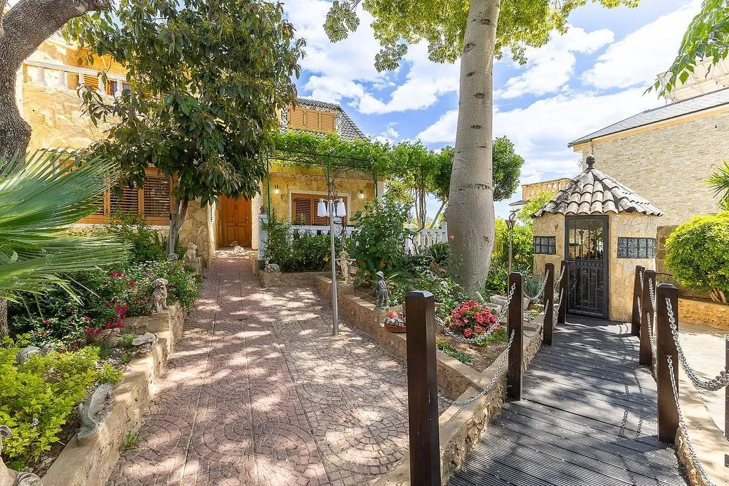 Jardin - Chalet with Pool and Terrace in L'Eliana