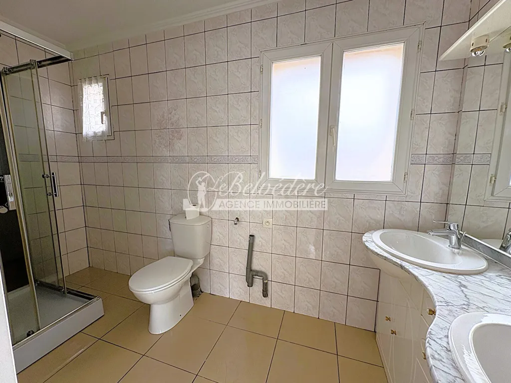 Vannitoad - 2-Bedroom Flat with Private Parking in Mery-sur-Oise