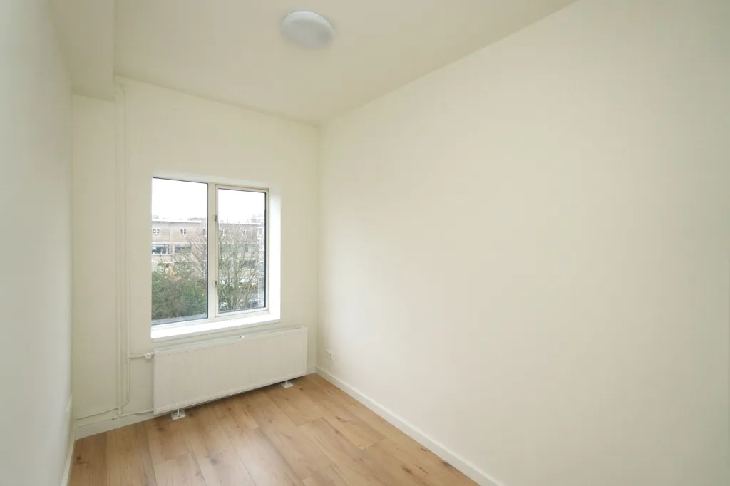 Pièces - Renovated 3-Bed Apartment with Balcony in Den Haag