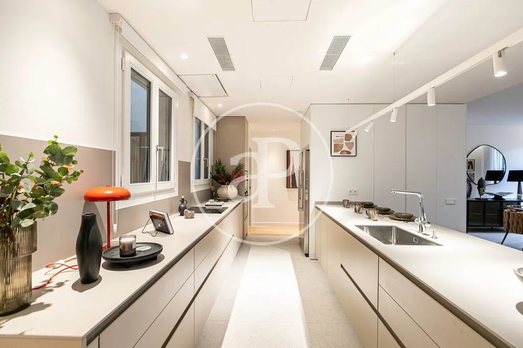 Cucina - Luxury 2-Bedroom Apartment in Eixample, Barcelona