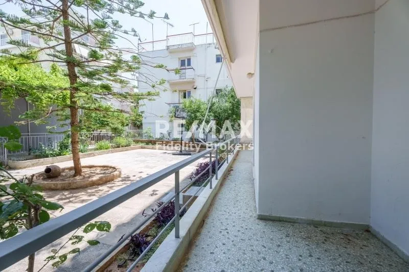 Rõdu - Apartment with Balcony in Ano Glyfada