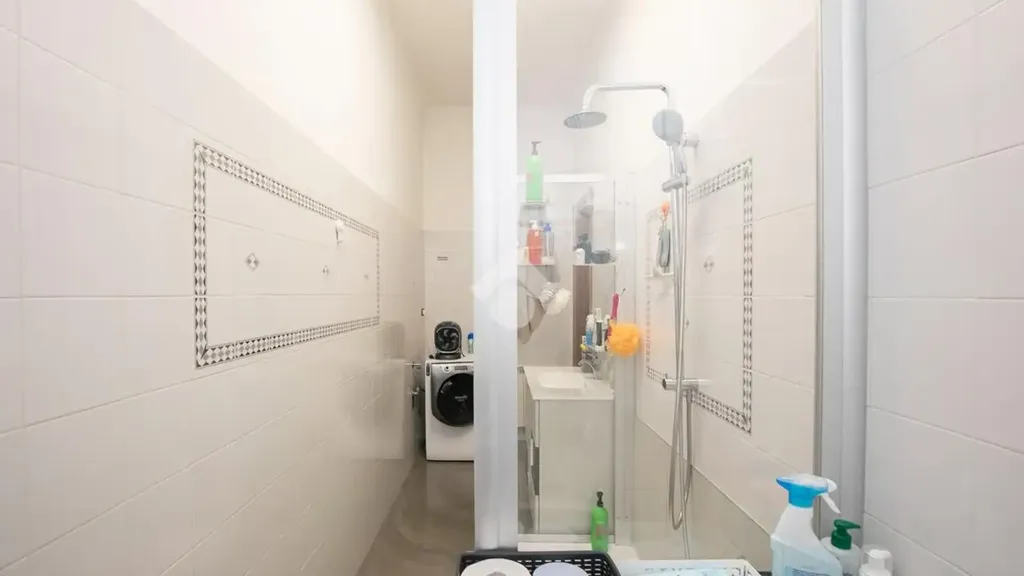 Salles de bain - Rustic-Style Apartment with Central Location in Genoa