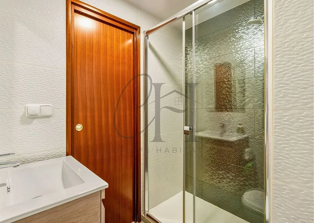 Bathrooms - Apartment with Sea View in Roses, Castellbell