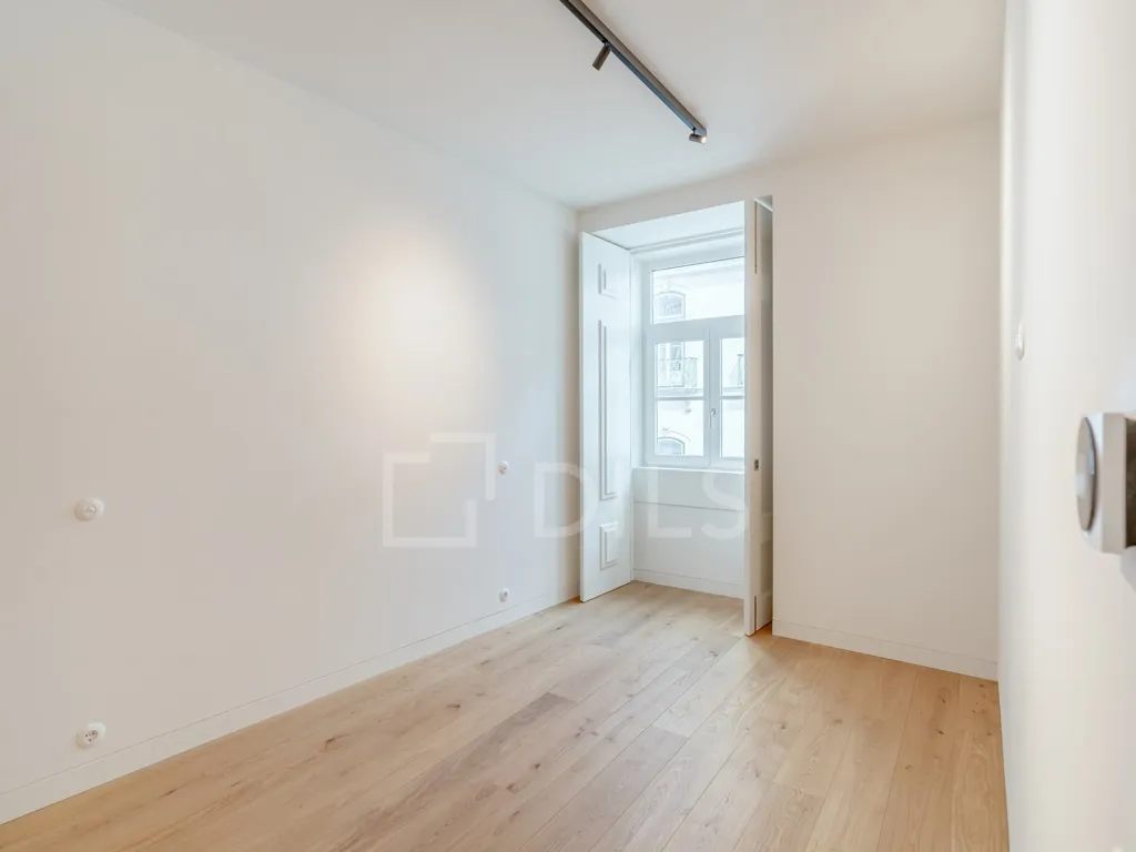 Toad - Luxury Flat with Historic Facade in Chiado, Lisbon