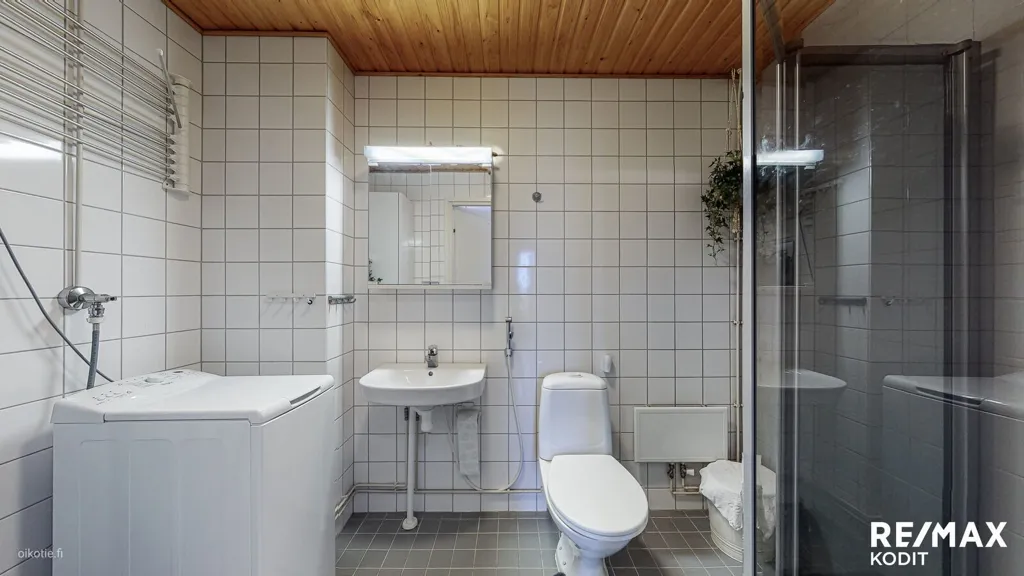 Salles de bain - Bright Penthouse with Balcony in Pitäjänmäki, Helsinki