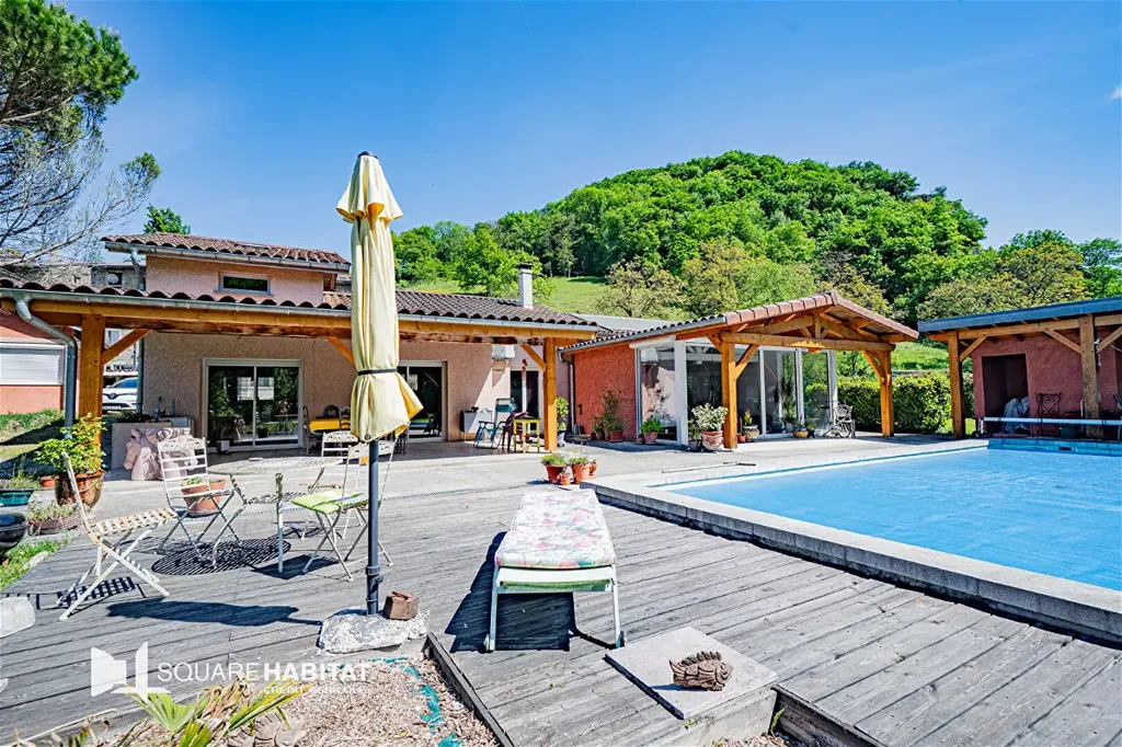 Piscine - Maison de Plain-Pied avec Piscine à Jujurieux