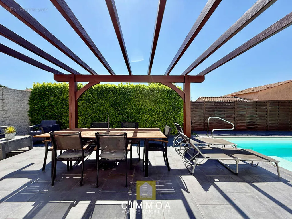 Piscine - Maison avec Piscine à Poussan